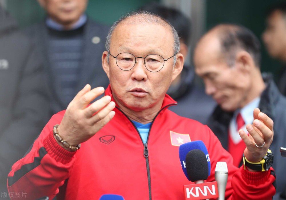 值得一提的是，与徐冬冬相似又相反的一个角色是由张雨绮饰演的;高冷女王文静，她美艳靓丽、性情高傲，是大众的焦点人物，文静与婉儿，一个始终走在云端，一个后期逆袭向上，形成鲜明的反差和对比